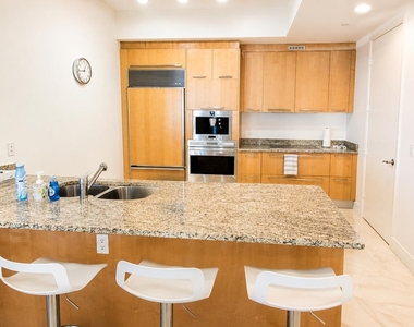 15901 Collins Avenue - Photo Thumbnail 6