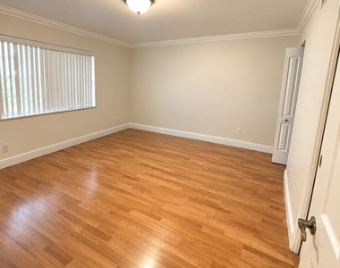 1400 Nw 45th Street - Photo Thumbnail 4