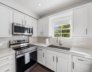 130 Yacht Club Drive - Photo Thumbnail 12