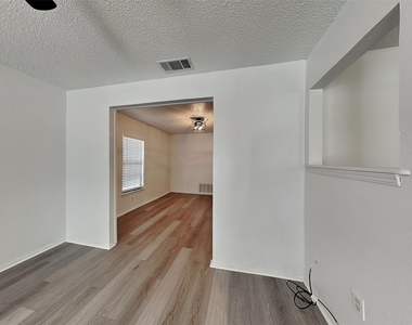 3925 Rusty Dell Street - Photo Thumbnail 10