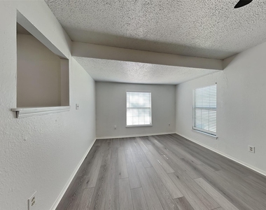 3925 Rusty Dell Street - Photo Thumbnail 11