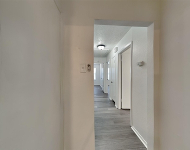 3925 Rusty Dell Street - Photo Thumbnail 4