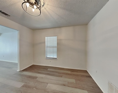 3925 Rusty Dell Street - Photo Thumbnail 8