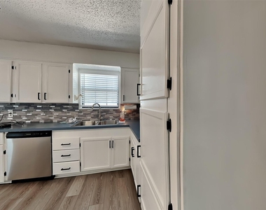 3925 Rusty Dell Street - Photo Thumbnail 6