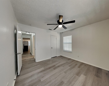 3925 Rusty Dell Street - Photo Thumbnail 14