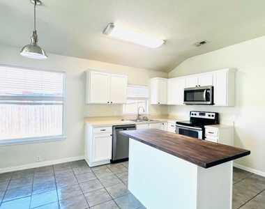 2506 Deer Run Court - Photo Thumbnail 9