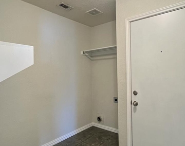 2506 Deer Run Court - Photo Thumbnail 23