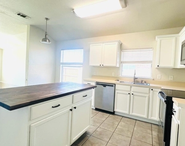 2506 Deer Run Court - Photo Thumbnail 4