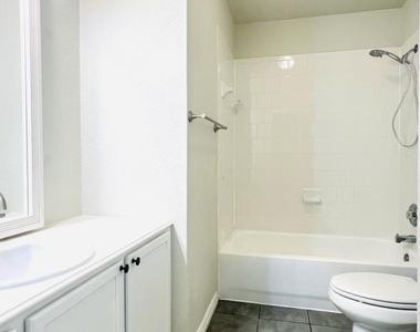 2506 Deer Run Court - Photo Thumbnail 20