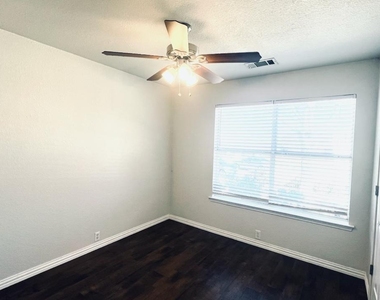 2506 Deer Run Court - Photo Thumbnail 24