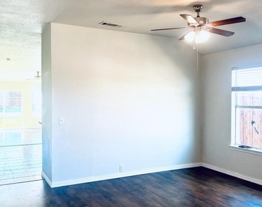 2506 Deer Run Court - Photo Thumbnail 3