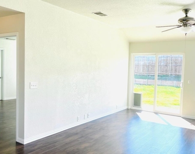 2506 Deer Run Court - Photo Thumbnail 17
