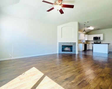 2506 Deer Run Court - Photo Thumbnail 7