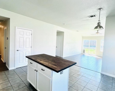 2506 Deer Run Court - Photo Thumbnail 8