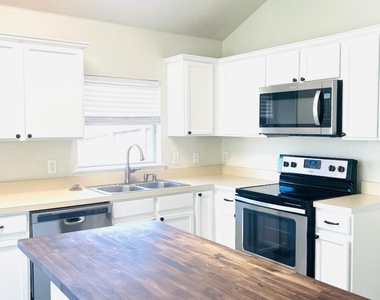 2506 Deer Run Court - Photo Thumbnail 5