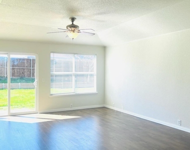 2506 Deer Run Court - Photo Thumbnail 6