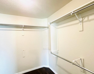 2506 Deer Run Court - Photo Thumbnail 13