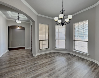 601 Green Pointe Drive - Photo Thumbnail 5
