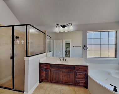 601 Green Pointe Drive - Photo Thumbnail 9