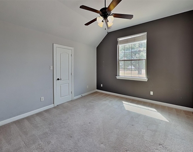 601 Green Pointe Drive - Photo Thumbnail 11