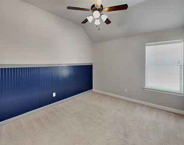 601 Green Pointe Drive - Photo Thumbnail 14