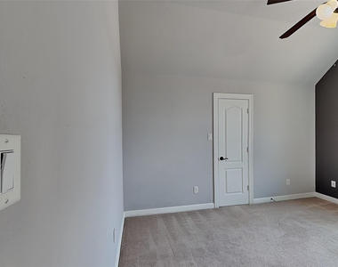 601 Green Pointe Drive - Photo Thumbnail 10