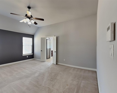 601 Green Pointe Drive - Photo Thumbnail 6