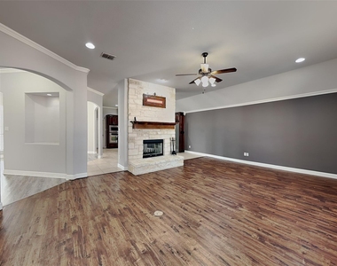 601 Green Pointe Drive - Photo Thumbnail 1
