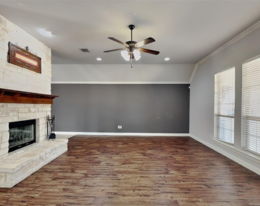 601 Green Pointe Drive - Photo Thumbnail 3