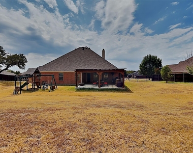 601 Green Pointe Drive - Photo Thumbnail 18