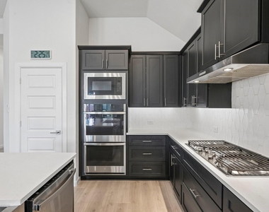 3014 Campbell Drive - Photo Thumbnail 6