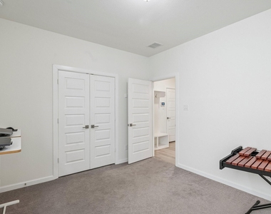 3014 Campbell Drive - Photo Thumbnail 11