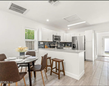 925 S St. John Street - Photo Thumbnail 6