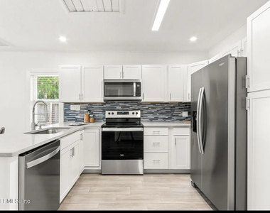 925 S St. John Street - Photo Thumbnail 4