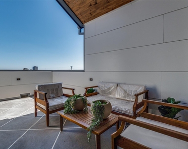 710 W 10th Street - Photo Thumbnail 16