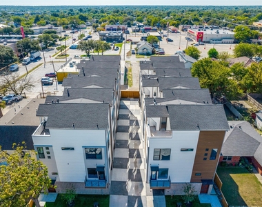 710 W 10th Street - Photo Thumbnail 18
