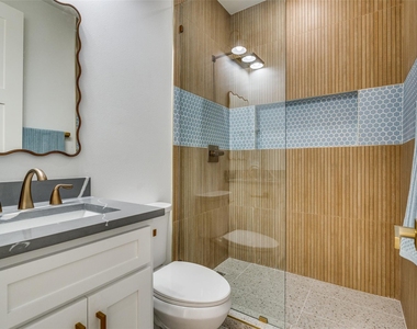 710 W 10th Street - Photo Thumbnail 10
