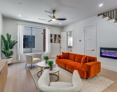 710 W 10th Street - Photo Thumbnail 7