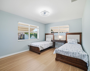 28 Se 8th Avenue - Photo Thumbnail 13