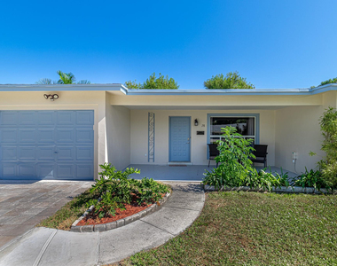 28 Se 8th Avenue - Photo Thumbnail 1