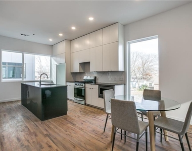 427 W 10th Street - Photo Thumbnail 5