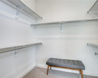 427 W 10th Street - Photo Thumbnail 11