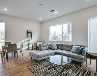 427 W 10th Street - Photo Thumbnail 7