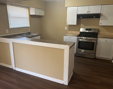 705 Lawson Drive - Photo Thumbnail 2