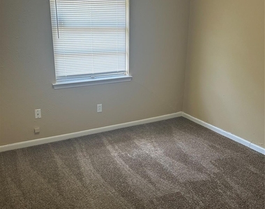 705 Lawson Drive - Photo Thumbnail 4