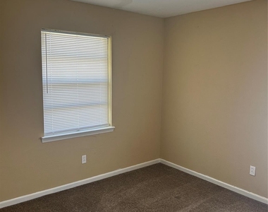705 Lawson Drive - Photo Thumbnail 9