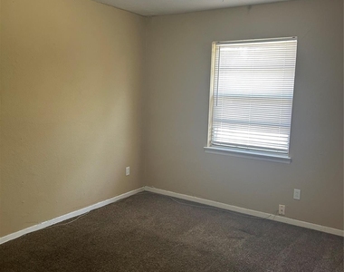 705 Lawson Drive - Photo Thumbnail 7