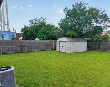109 N Heights Drive - Photo Thumbnail 18