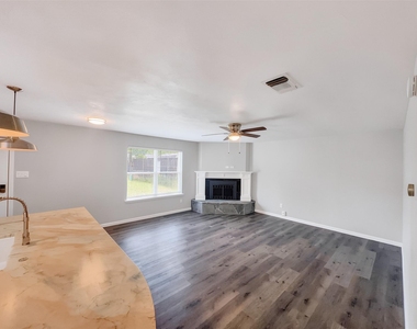 109 N Heights Drive - Photo Thumbnail 4