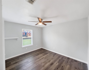 109 N Heights Drive - Photo Thumbnail 11